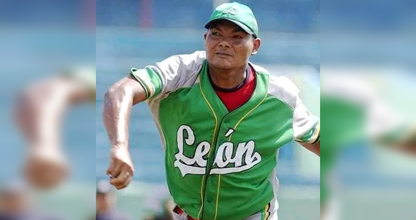 Julio César Villalón, entrenador de pitcheo. Foto: Archivo