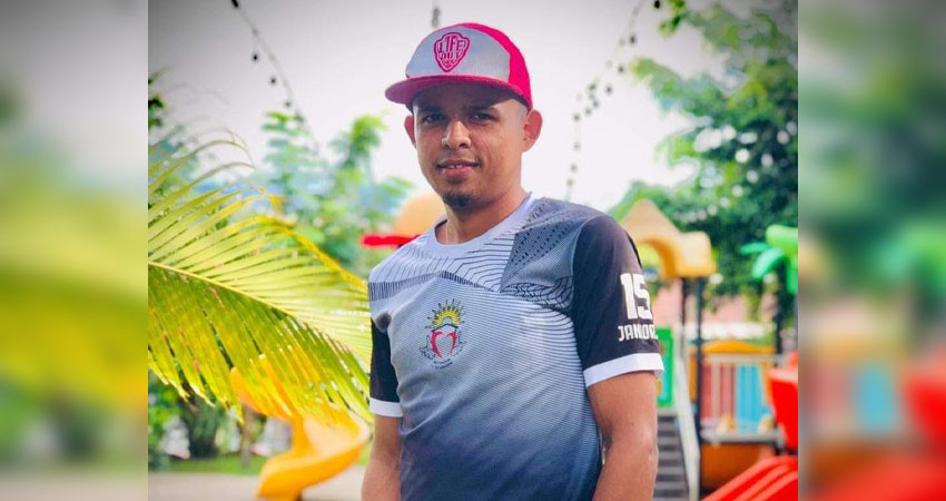 Oscar viajaba en su motocicleta, cuando perdió el control de esta y se salió de la vía, produciéndose la tragedia. Foto: Cortesía/Radio ABC Stereo