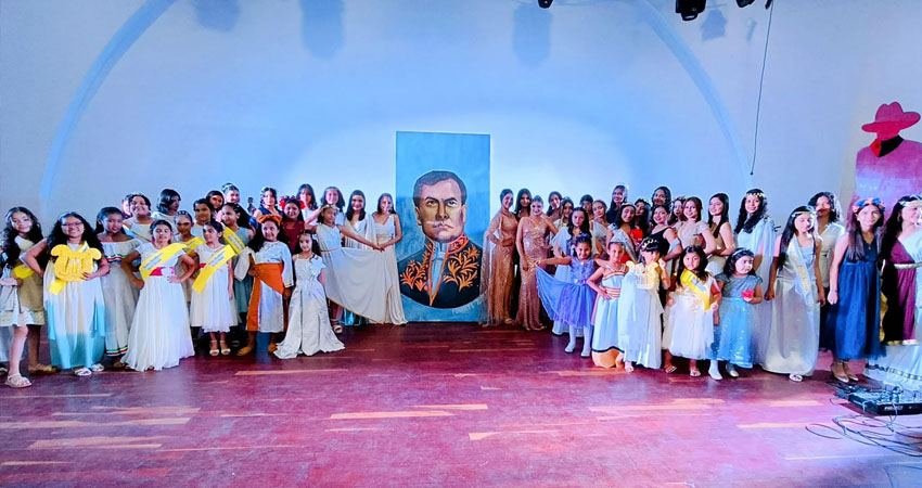 Estelí conmemoró a Rubén Darío con un desfile de 60 Musas Darianas provenientes de centros públicos, privados y subvencionados.