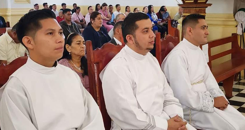 Seminaristas fueron ordenados diáconos. Foto: Cortesía/Radio ABC Stereo