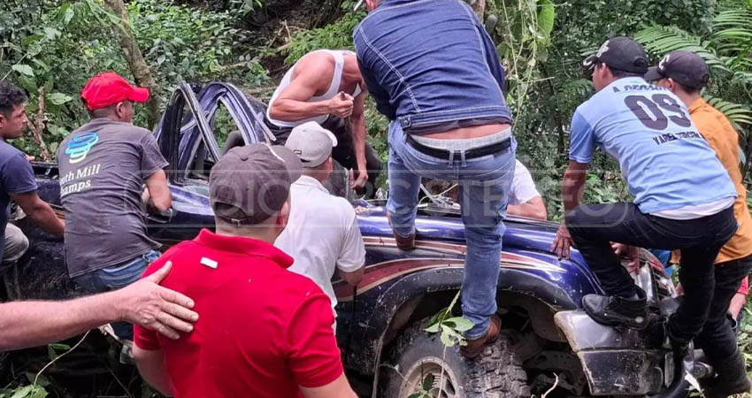 El vehículo quedó retorcido. Foto: Cortesía/Radio ABC Stereo