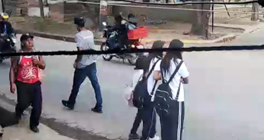El suceso quedó registrado en cámaras. Foto: Captura de pantalla