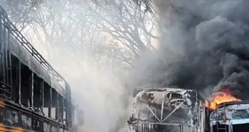 Tres buses quedan reducidos a cenizas por voraz incendio en Matagalpa. Foto: Cortesía