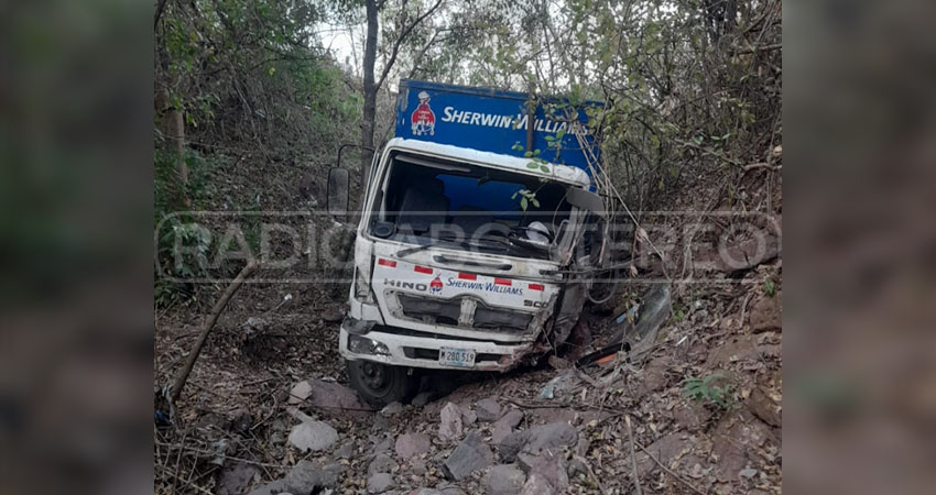 El accidente dejó daños en el camión. Foto: Cortesía/Radio ABC Stereo