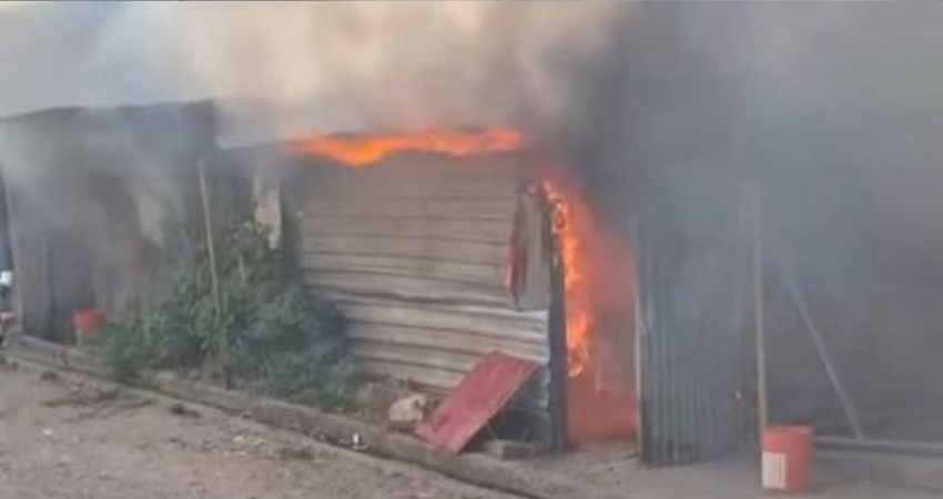 Incendio consumió vivienda en el barrio El Panorama. Foto: Cortesía/Radio ABC Stereo