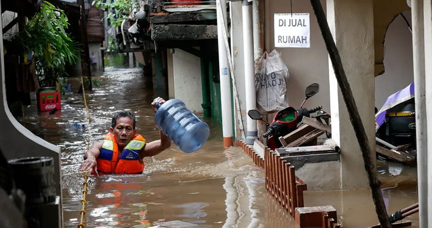 Al menos 86 personas murieron en Indonesia y otras 71 seguían desaparecidas.