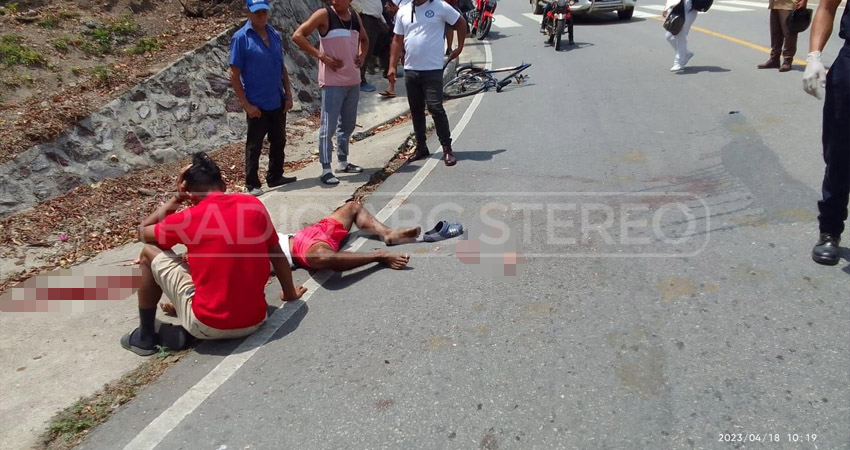 El ciclista y el camión impactaron de manera frontal, generándose el lamentable suceso. Foto: Cortesía/Radio ABC Stereo