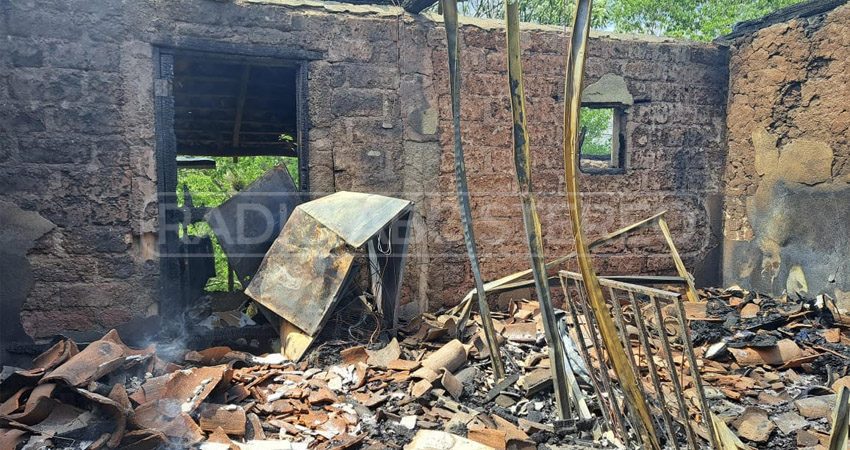 El inmueble y todo lo que había dentro fue consumido por el fuego. Foto: Jacdiel Rivera/Radio ABC Stereo