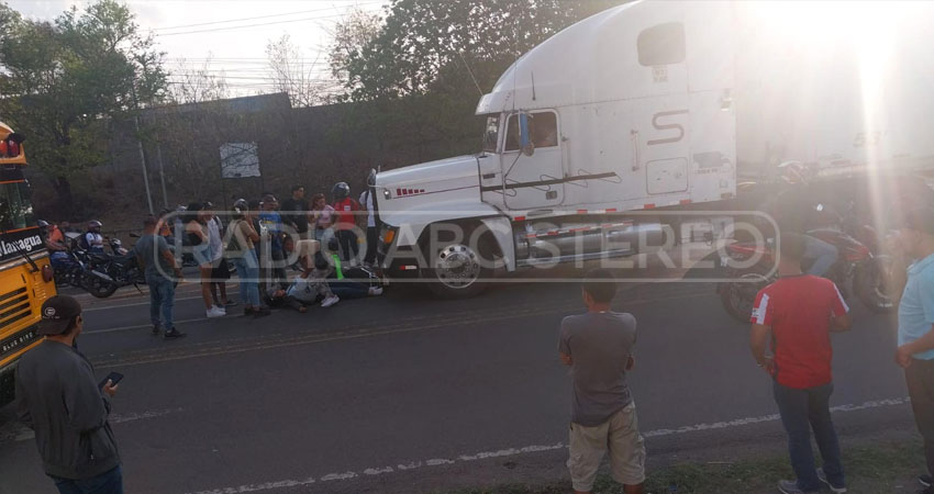 Furgón impacta a motociclista en Estelí. Foto: Cortesía/Radio ABC Stereo