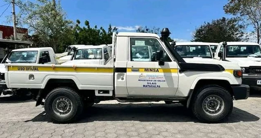 Entregaron tres camionetas nuevas para la atención en salud. Foto: Cortesía/Radio ABC Stereo