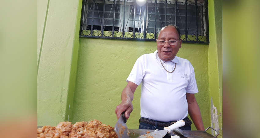 Oscar Enrique Moreno, taquero esteliano. Foto: Famnuel Úbeda/Radio ABC Stereo