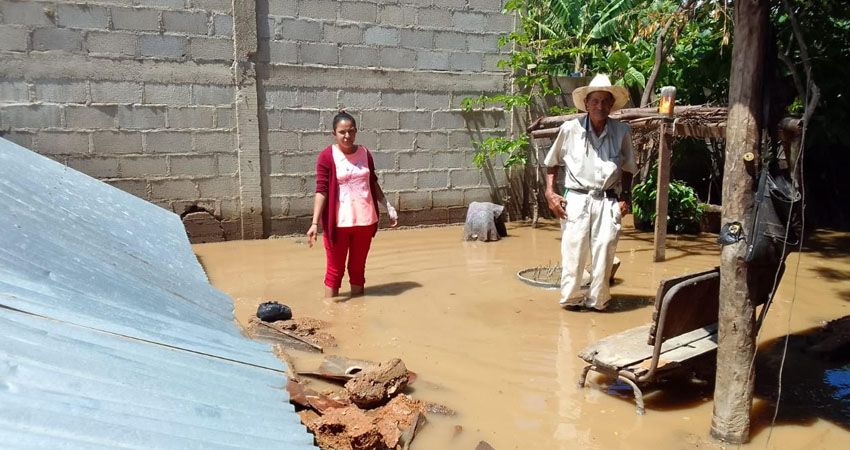 Aseguran que otra persona tapó las salidas de agua y eso ocasionó la inundación durante las lluvias. Foto: Cortesía/Radio ABC Stereo