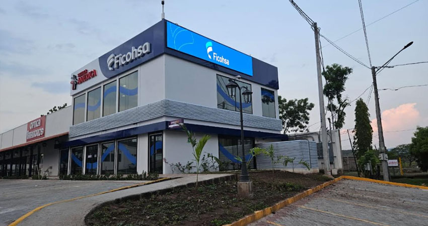 La sucursal cuenta con un novedoso concepto que garantiza la comodidad y seguridad de sus clientes. Foto: Banco Ficohsa Nicaragua