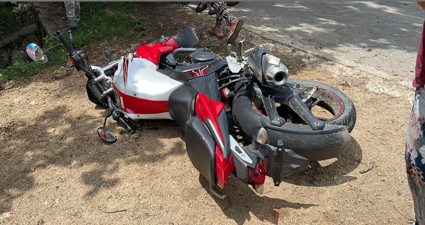 Según testigos, el motociclista realizó una mala maniobra e impactó al señor de avanzada edad. Foto: Cortesía/Radio ABC Stereo