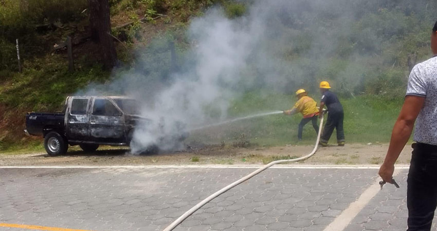 El cuerpo de bomberos de El Jícaro atendió el siniestro. Foto: Cortesía/Radio ABC Stereo