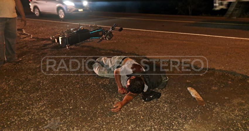 Alexander Rizo iba a ingresar a la carretera cuando fue impactado por otro motociclista. Foto: Jacdiel Rivera / Radio ABC Stereo