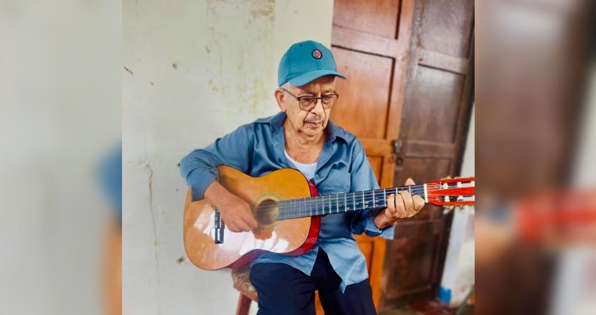 Ahora imparte clases en la escuela de música de la casa cultural de la ciudad de Somoto y Ocotal. Foto: Denis García/Radio ABC Stereo