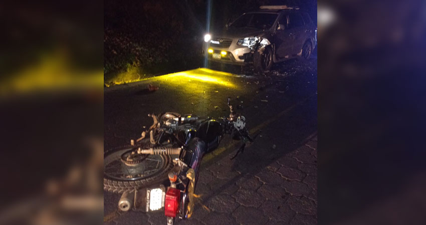 Motociclista grave tras impactar contra camioneta en Orosí, San Fernando.   Foto: Cortesía / Radio ABC Stereo