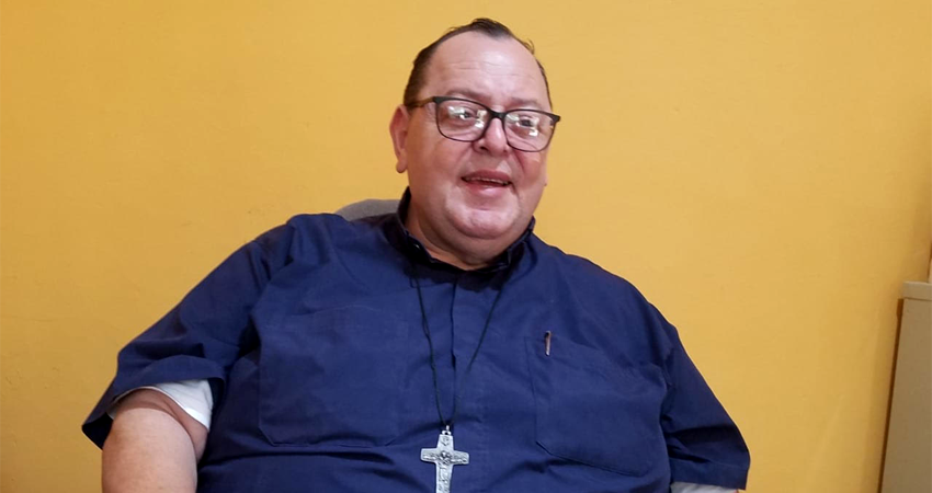 El sacerdote Francisco Valdivia es el director de Cáritas Estelí. Foto: Roberto Mora/Radio ABC Stereo
