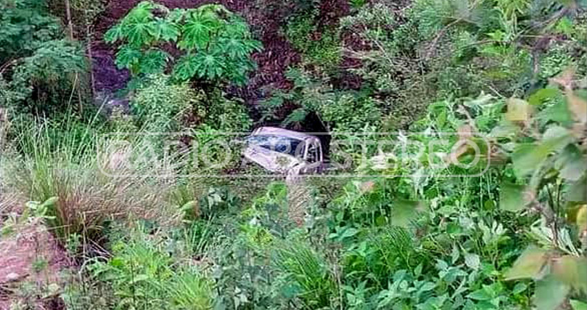 El accidente dejó dos lesionados y daños materiales. Foto: Cortesía/Radio ABC Stereo