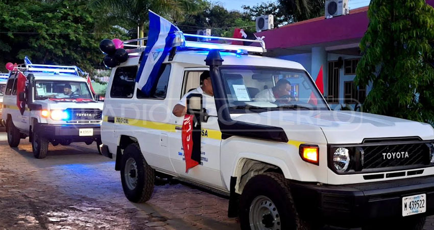Las ambulancias fueron presentadas mediante un recorrido. Foto: Cortesía