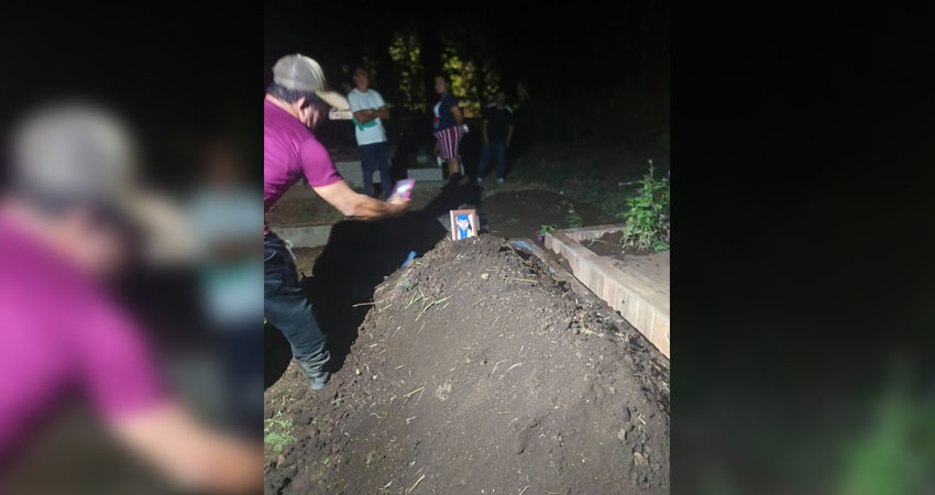 La niña fue sepultada la madrugada de este viernes.     Foto: Captura de pantalla / Radio ABC Stereo