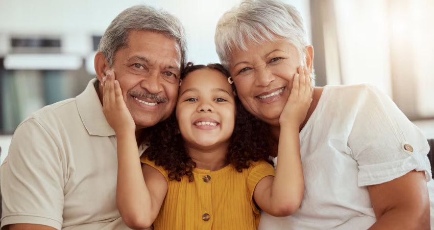 Los abuelos desempeñan un papel importante en el desarrollo de los nietos. Foto: Referencia/Radio ABC Stereo