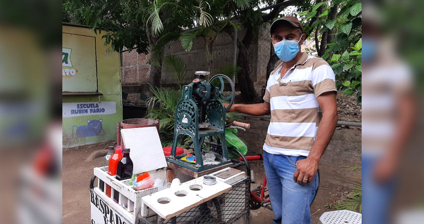 Marlon Rosales, vendedor de raspados. Foto: Famnuel Úbeda/Radio ABC Stereo