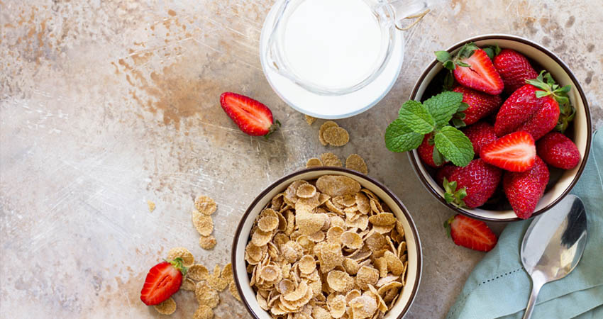 Una alimentación balanceada incluye los principales macronutrientes: proteínas, carbohidratos y grasas.  El Cereal para el Desayuno Fitness, sin azúcar añadida, es un cereal de grano entero, rico en fibra, vitaminas y minerales.