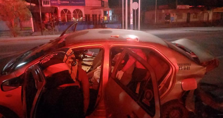 El percance vial ocurrió en las cercanías de la antigua discoteca Hard Bar, en la ciudad de Estelí. Foto: Cortesía / Benemérito Cuerpo de Bomberos