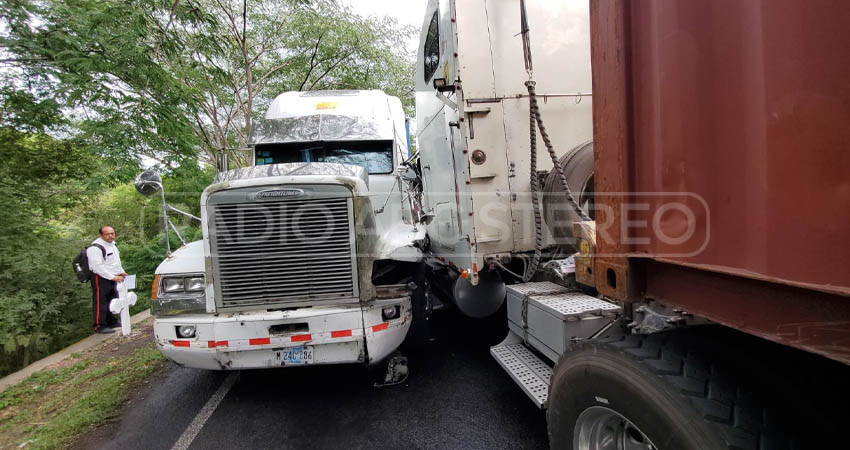 Choque Impactante: Dos furgones colisionan casi frontalmente en La Trinidad. Foto: José Enrique Ortega