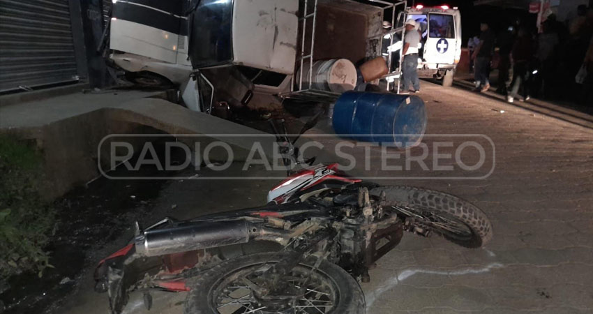 Motociclista lucha por su vida tras sufrir accidente vial. Foto: Radio ABC Stereo