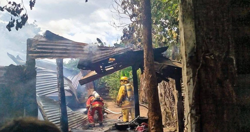 Bomberos Unidos atendieron la emergencia. Foto: Cortesía/Radio ABC Stereo
