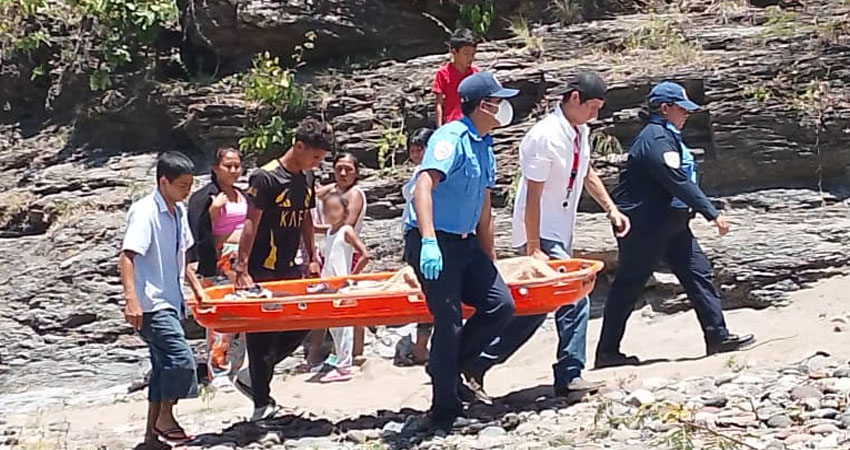 Un poblador rescató el cuerpo. Foto: Cortesía/Radio ABC Stereo
