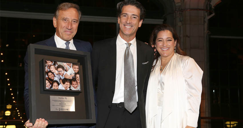 Glasswing rinde homenaje a Millicom (Tigo) y ofrece un reconocimiento a su CEO, Mauricio Ramos en su New York Gala.