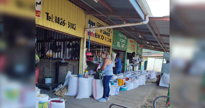 En el mercado de Jinotega el frijol, maíz y tomate, bajaron de precio esta semana. Foto: Masiel Zeledón