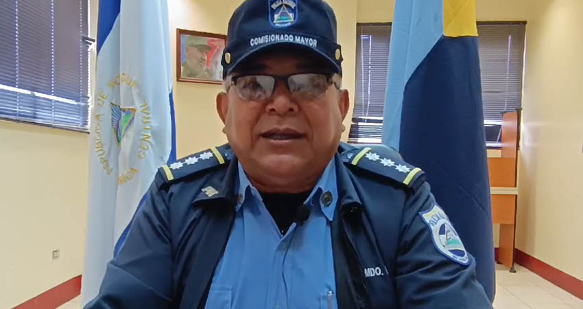 El comisionado mayor José Balbino Huete, jefe de la Policía Nacional en Nueva Segovia, presentó la lista de capturados y los delitos que les imputan.