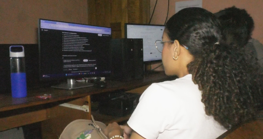 Durante el taller se abordó la importancia de la inteligencia artificial en el aprendizaje, pero también los riesgos de su uso para la formación académica y profesional.