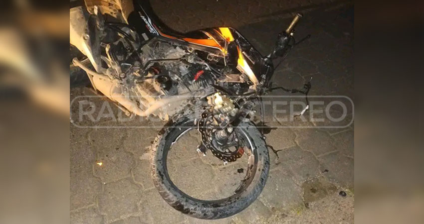 El joven impactó contra una camioneta. Foto: Cortesía/Radio ABC Stereo