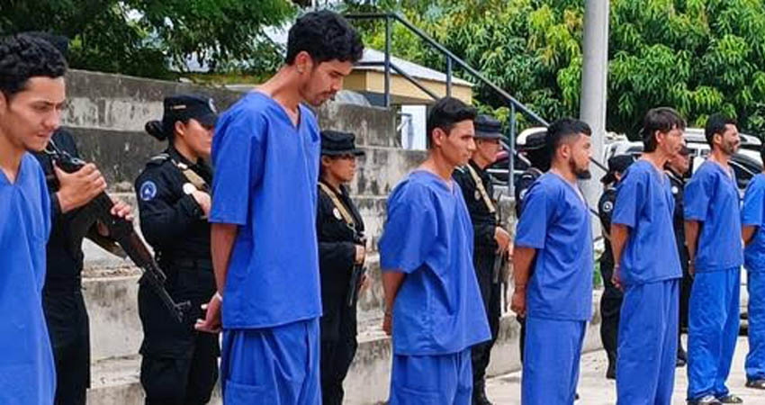 Presentan ocho detenidos en Nueva Segovia. Foto: Cortesía/Radio ABC Stereo