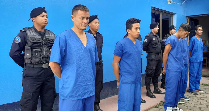 Los detenidos fueron presentados en conferencia de prensa. Foto: Cortesía / Radio ABC Stereo