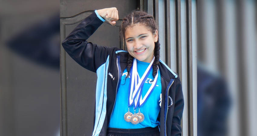 Nadadora Katleen Arana, 13 años de edad. Cortesía/Radio ABC Stereo