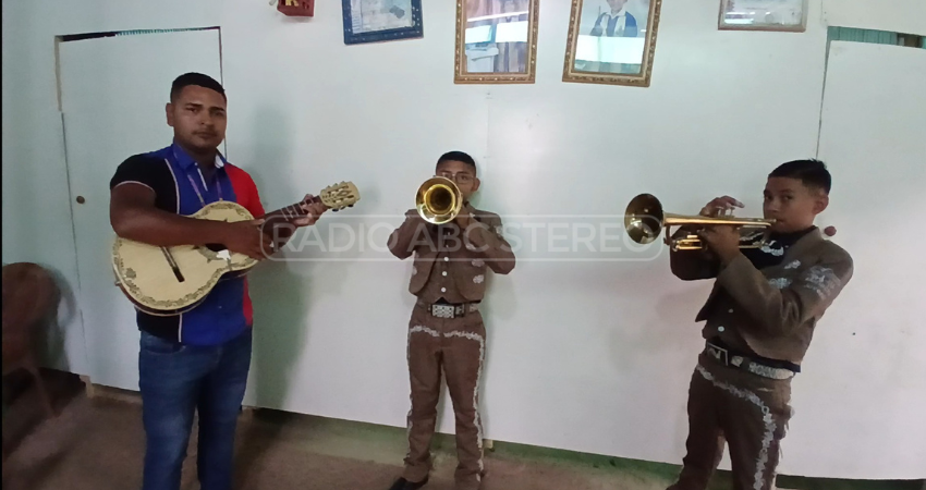 El amor de un padre por la música despertó el interés en sus dos hijos, que ahora forman parte del Mariachi Juvenil de Estelí.