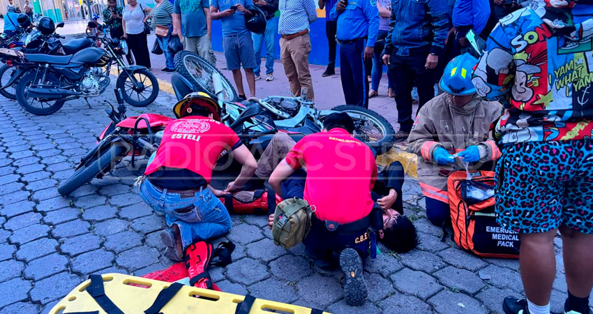 Socorristas del Benemérito Cuerpo de Bomberos atendieron la emergencia. Foto: Cortesía/Radio ABC Stereo