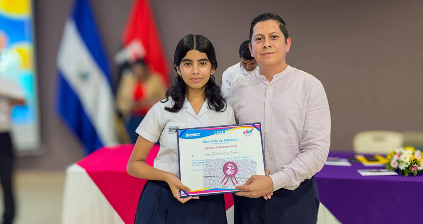 Ana Fabiola Cruz Guido es estudiante del Colegio San Francisco Hermanos Maristas. Foto: Cortesía/MINED