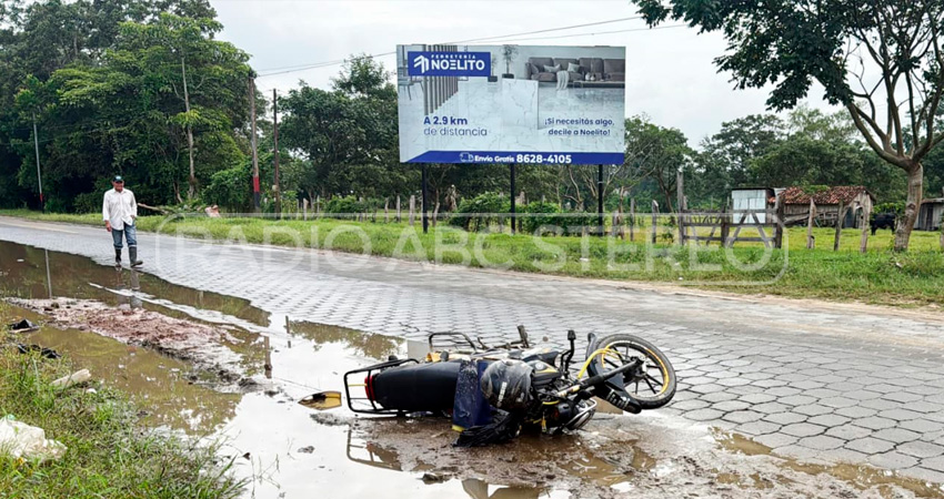 El motociclista tuvo que ser trasladado al hospital de Ocotal. Foto: Cortesía/Radio ABC Stereo