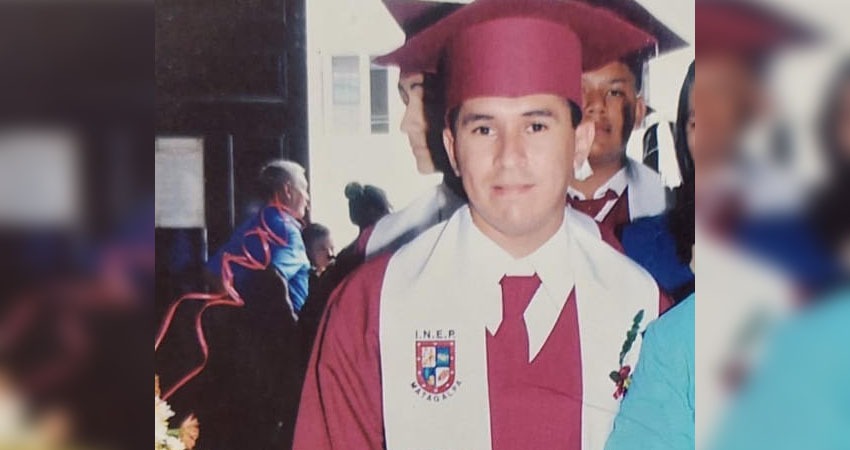 Milton Ulises Pineda Salinas viajaba en un bus privado de una tabacalera, cuando accidentalmente cayó del medio de transporte en la comunidad El Naranjo, Santa Cruz, Estelí. Sus familiares tienen varios días buscándolo.