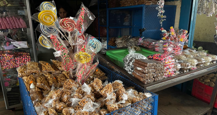 Cajetas, trocantes, gofios, entre otros, son los dulces que se ofertan. Foto: Dayana González/Radio ABC Stereo