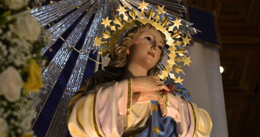 En hogares, calles y parroquias los fieles católicos se reunieron para celebrar a la Inmaculada Concepción de María.