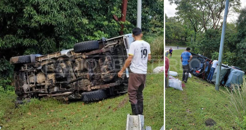 La camioneta primero impactó contra una valla metálica y luego se volcó. Foto: Cortesía/Radio ABC Stereo